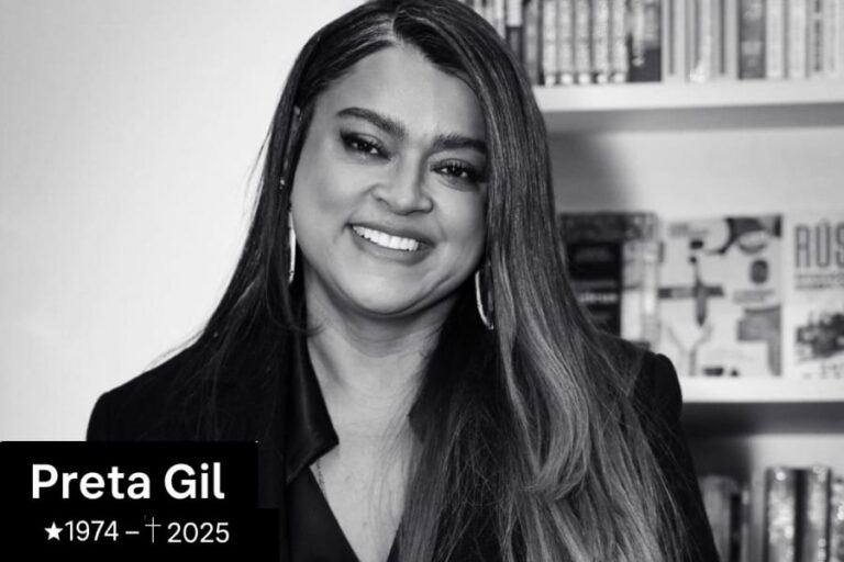 Preta Gil no palco ao lado de Gilberto Gil