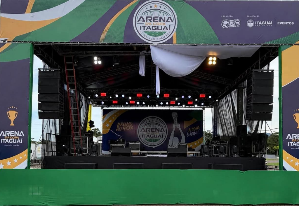 Arena da Copa Itaguaí com telão preparado para receber torcedores durante os jogos