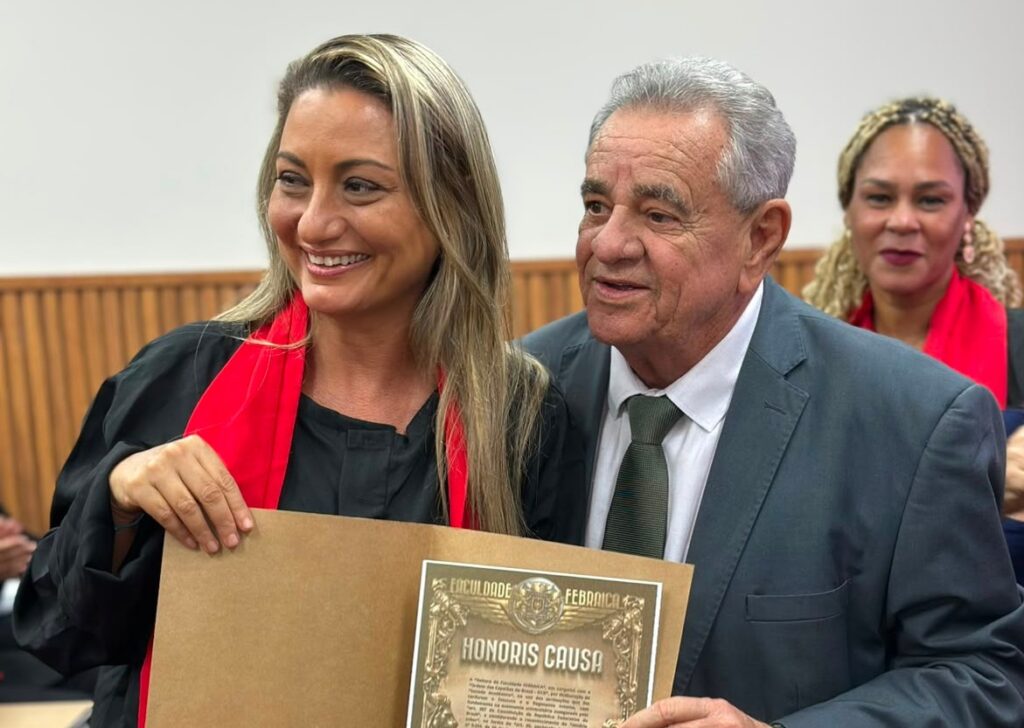 Luzia Moraes recebe título de Doutora Honoris Causa na ALBA em Salvador
