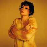 Ana Frango Elétrico estreia show intimista na CAIXA Cultural Rio com Vovô Bebê